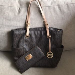 Michael Kors Monogram Jet Set tote